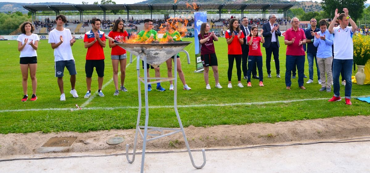 ragazzi accensione fiamma