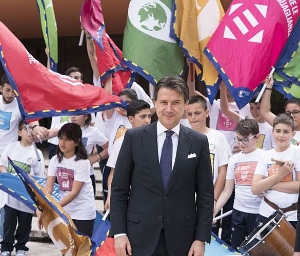 22052019 conte e sbandieratori cavensi 2