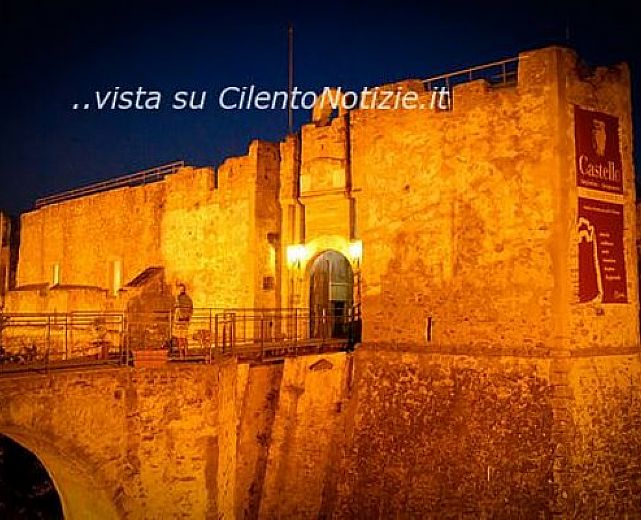 22072014 castello di Agropoli di notte