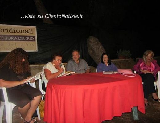 Marisa-Russo foto - 22082013 libri castellabate 01