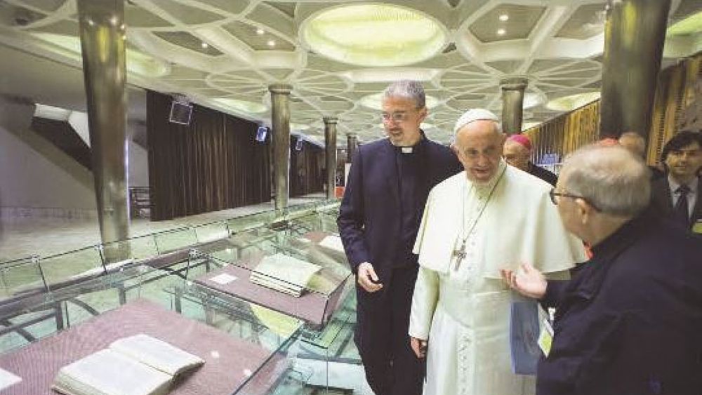 22082017 mostra bibbia papa francesco 22082017 mostra bibbia papa francesco
