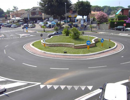22112012 rotonda stradale