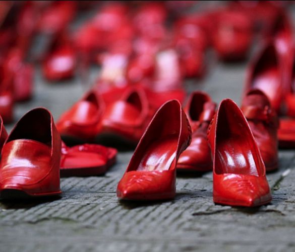22112017 scarpe rosse
