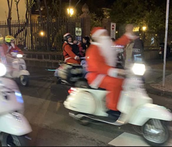 22122018 babbo natale in vespa