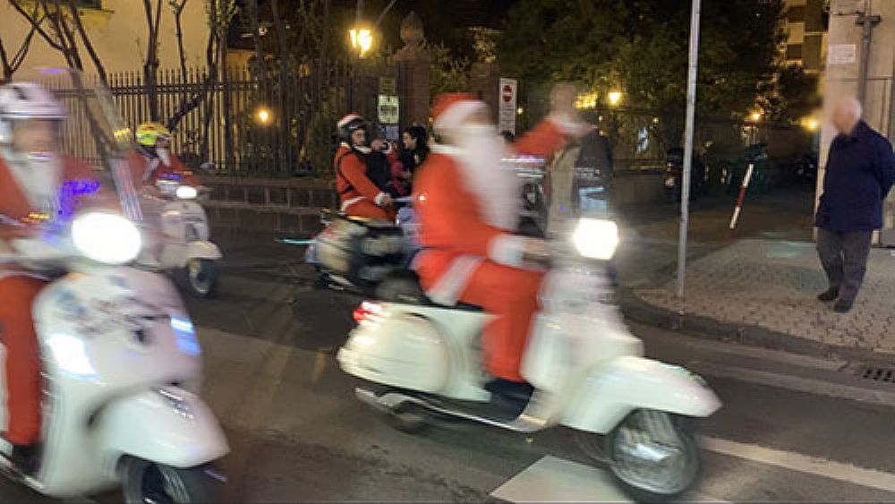 22122018 babbo natale in vespa