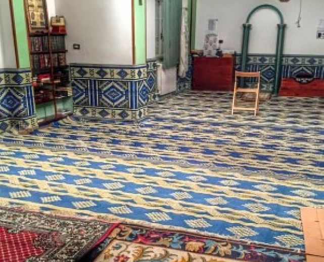 23032015 Tappeto bruciato moschea