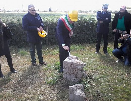 23032015 posa paestum pietra