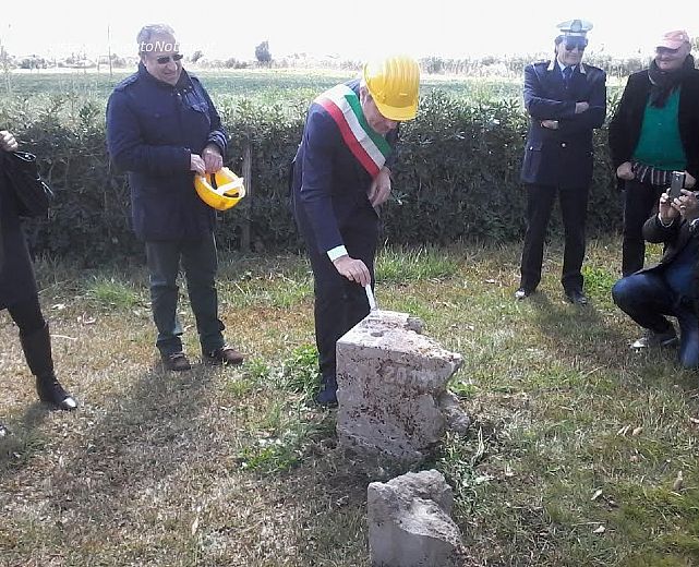 23032015 posa paestum pietra