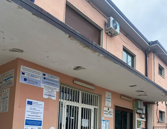 23042025 crollo calcinacci ogliastro scuola