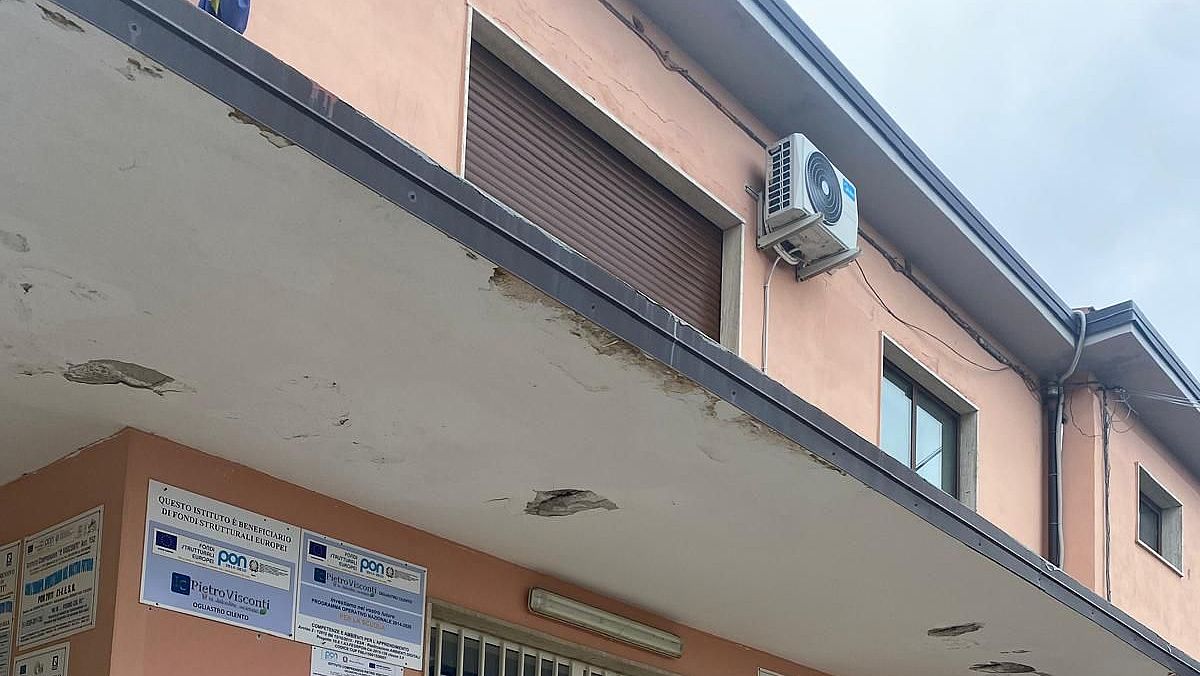 23042025 crollo calcinacci ogliastro scuola 23042025 crollo calcinacci ogliastro scuola