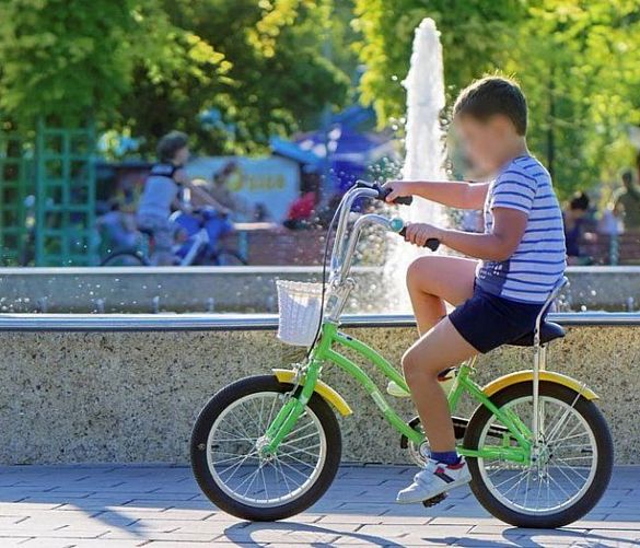 23052022 bambino in bici
