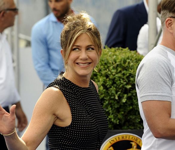 23072016 jennifer aniston al  gff