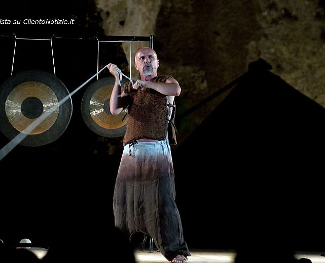 23082013 Gianluigi Tosto in una immagine di VeliaTeatro 2012 (2)