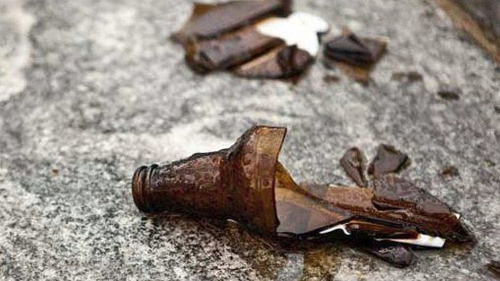 23082018 bottiglie rotte 23082018 bottiglie rotte