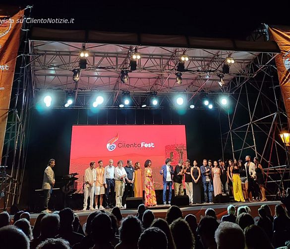 23082024 serata finale saluti del gruppo cilento fest