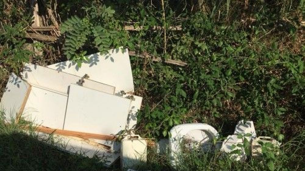 23092018 rifiuti in strada