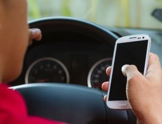 Bianca-Fasano foto - 23102014 cellulcare alla guida