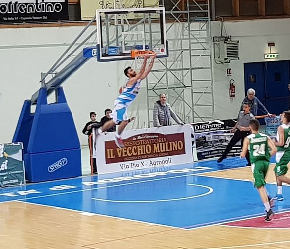 23122018 Tsonkov va a canestro