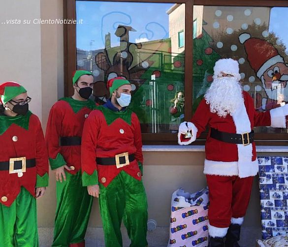 23122021 babbo natale e gli elfi