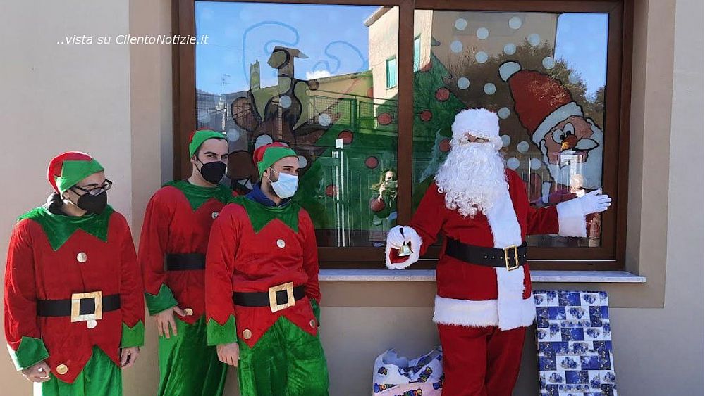 23122021 babbo natale e gli elfi