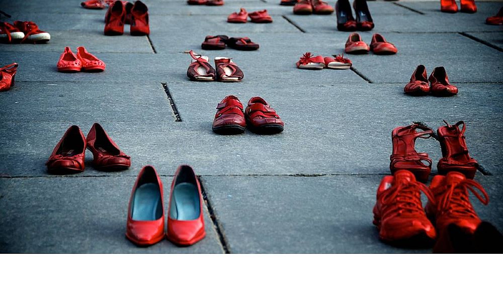23122021 scarpe rosse violenza donne