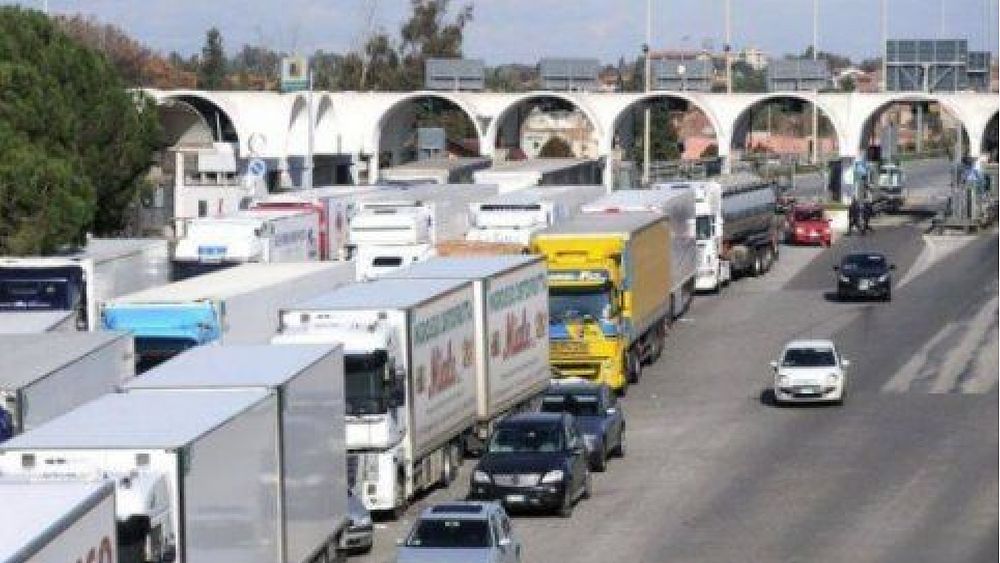 24022022 blocco autotrasportatori