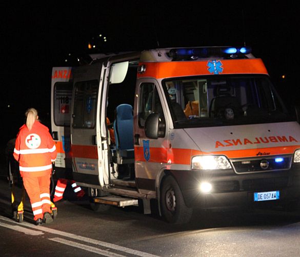 24042016 ambulanza notte