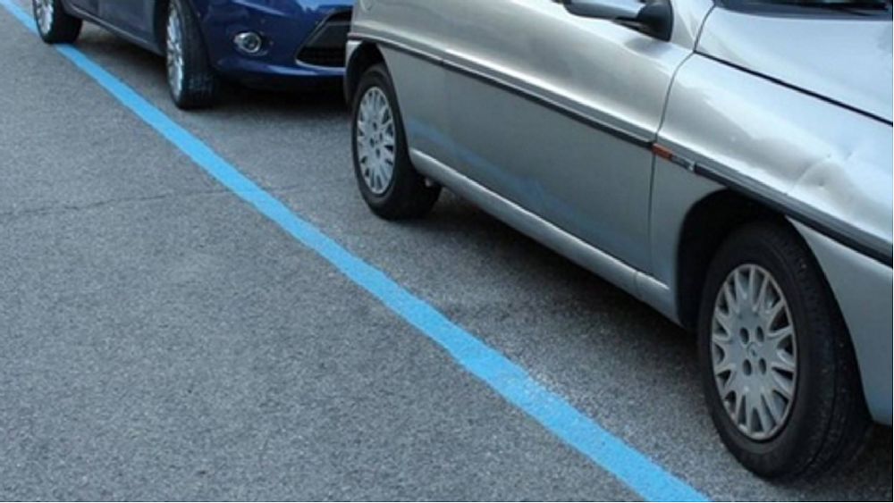 24052018 strisce blu