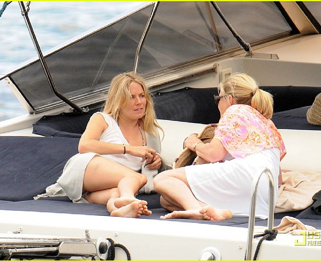 24062013 sienna miller balthazar positano