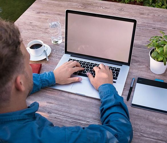 24072019 lavoro al pc