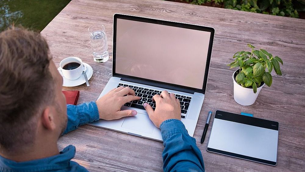 24072019 lavoro al pc