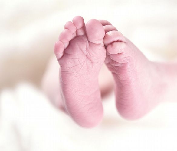 24072023 neonato piedini