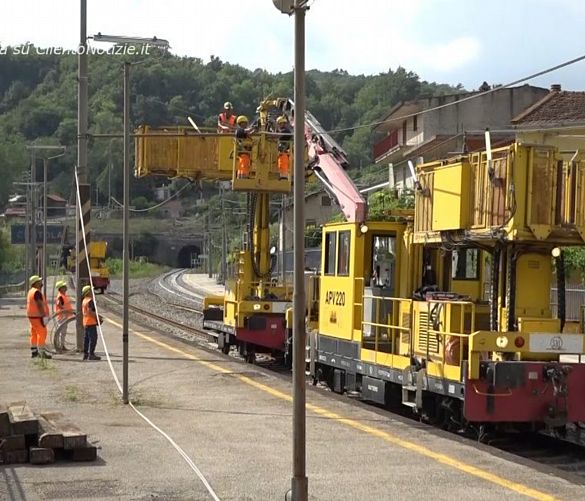 24072024 operai a lavoro sulla linea battpaglia sapri
