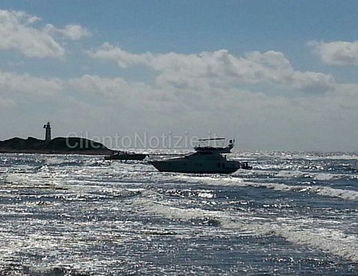 24082014 diporto incagliata punta licosa 03