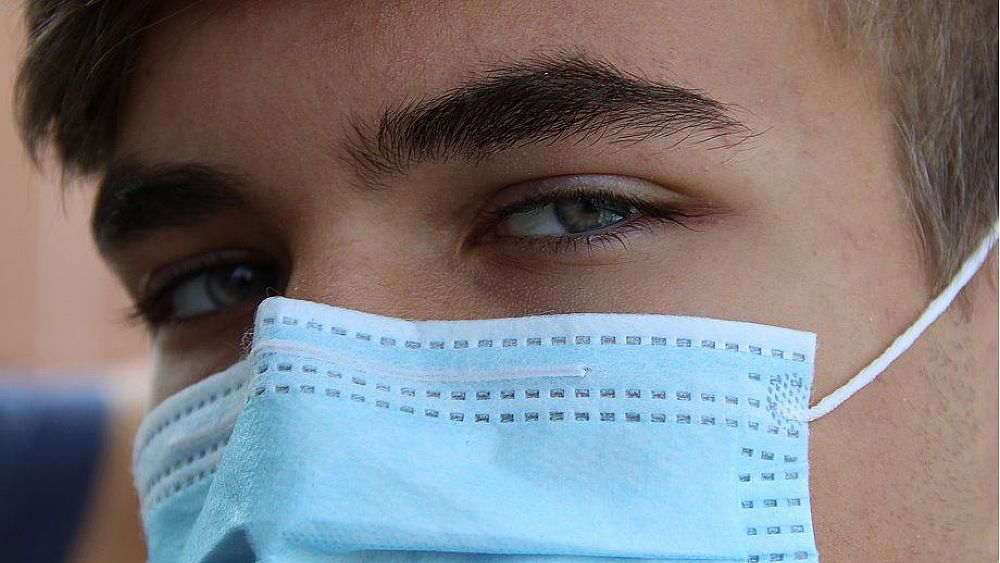 24092020 ragazzo con mascherina