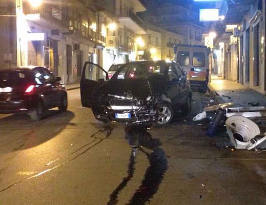 25012016 incidente notte auto