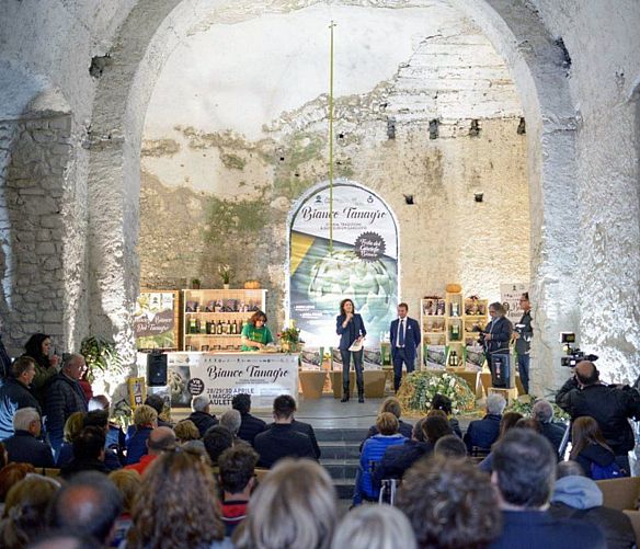 25032019 BIANCO TANAGRO   Complesso dello Jesus 