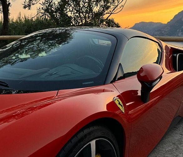 25032025 ferrari in costiera amalfitana