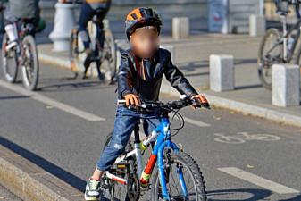 25052026 bambino in bicicletta