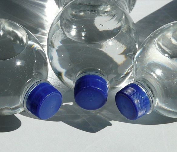 25062020 bottiglie acqua