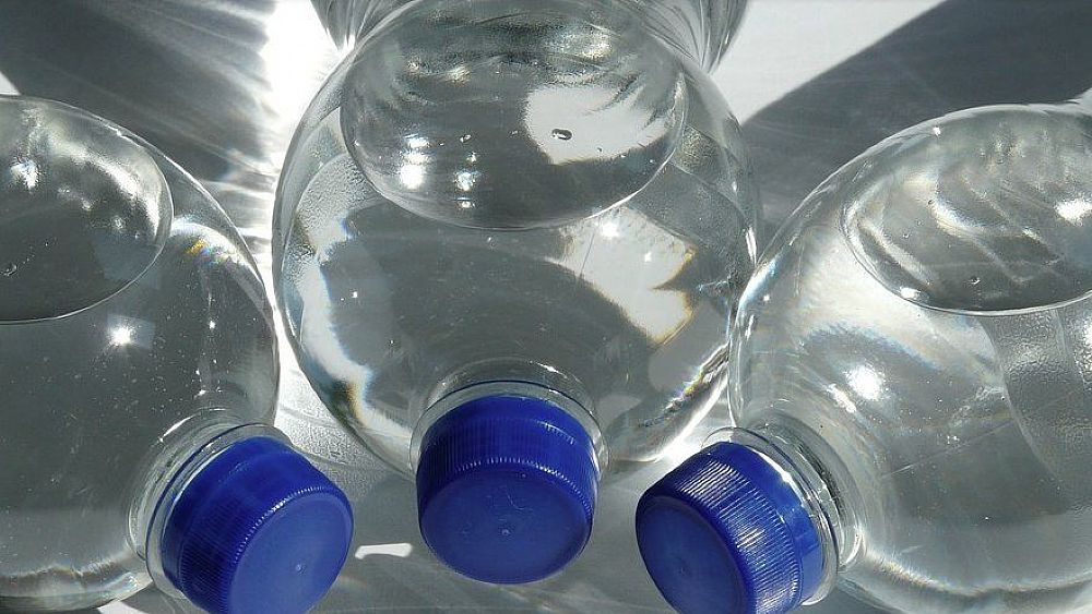 25062020 bottiglie acqua