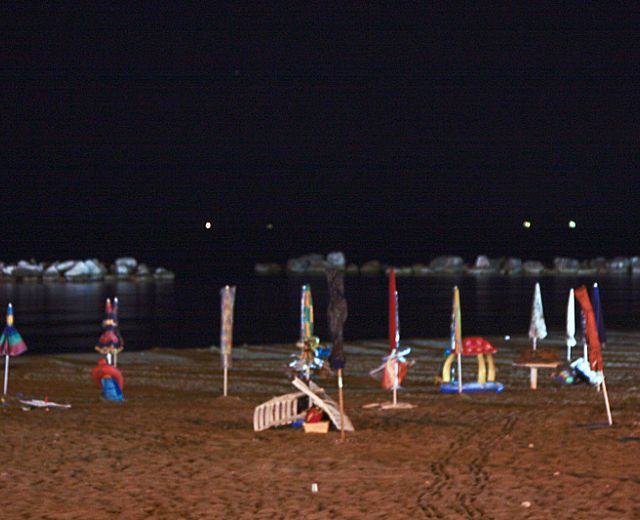 25072013 ombrelloni in spiaggia di notte