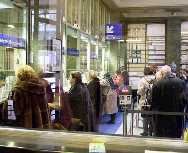 25092013 anziani alle poste