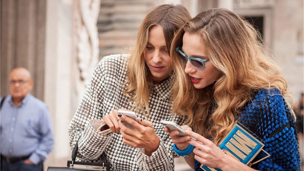 25112016 ragazze black friday