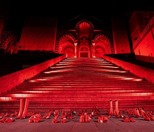 25112021 duomo di amalfi in rosso