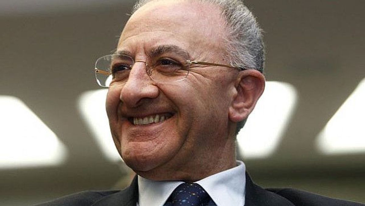 25112025 vincenzo de luca felice 2 volte