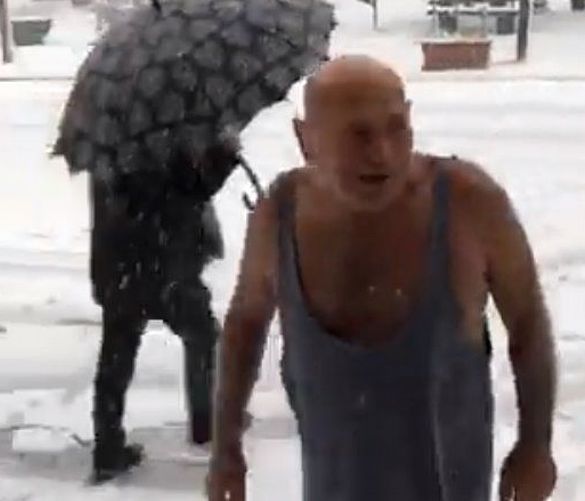 26022018 video neve e gelo in canotta
