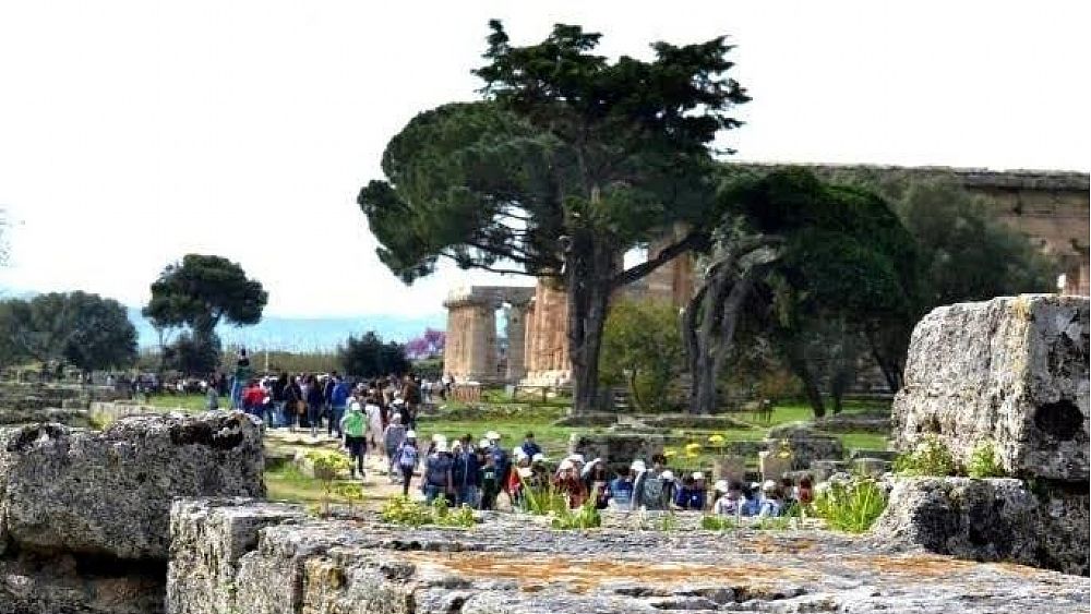 26042016 studenti scuole a Paestum