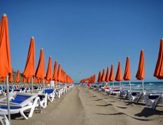 26062015 ombrelloni spiagge