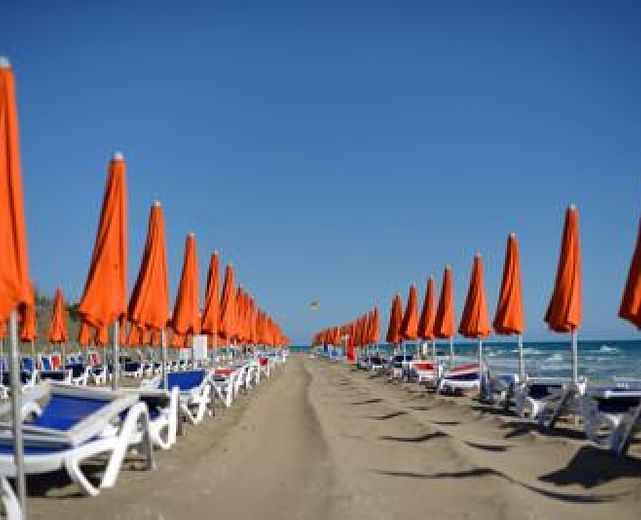 26062015 ombrelloni spiagge